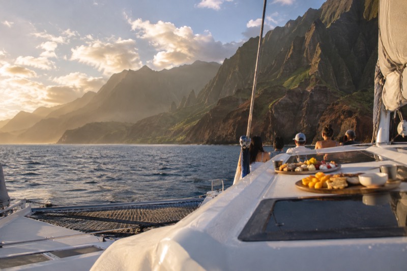 Kauai: Luxury Na Pali Sunset Experience aboard Lady Kailani